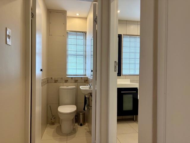 To Let 4 Bedroom Property for Rent in Sea Point Western Cape